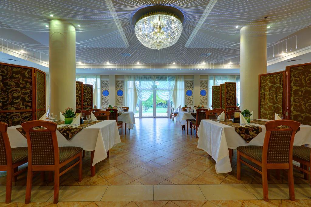 Hotel Chabrowy Dworek Teresin Екстер'єр фото