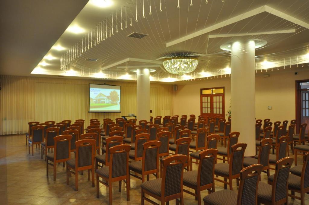 Hotel Chabrowy Dworek Teresin Екстер'єр фото